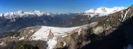 Vue vers l’ouest avec Soleil Boeuf au premier plan