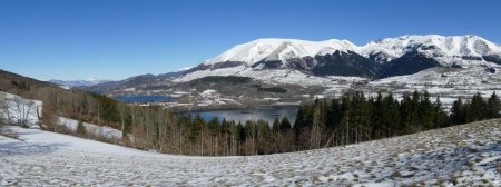 Cette fois, vue sur les trois lacs du plateau Matheysin ... et la Chartreuse au loin.