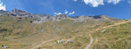 [Rétro] Panorama du cirque, un peu au-dessus du hameau de By.