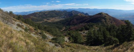 Face à la Montagne de Peyssier avec le Serre de la Chabanne sur la droite