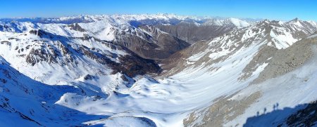 4 ombres errent sur les crêtes ubayennes.