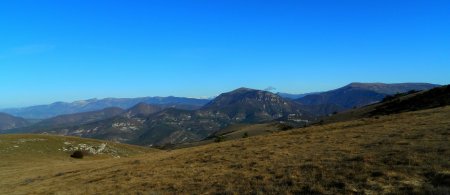 La Montagne de Miélandre au centre.