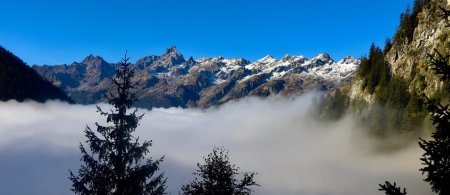 Tout doucement au-dessus de la mer de nuages