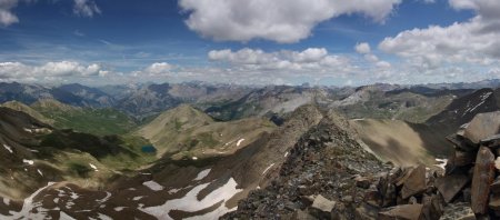 Panorama du Chevalier avec le Lac de Terres Plaines en contre-bas