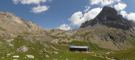 Refuge et Brec de Chambeyron - Photo prise au retour.