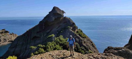 Direction la chapelle N.-D. de la Garde