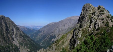 Vers l’ouest, bas du Vallon de Vaunoire Grand Serre et la Morte, Arête de Brouffier Crête de la Dréveta et la Baisse point IGN 2223m à droite