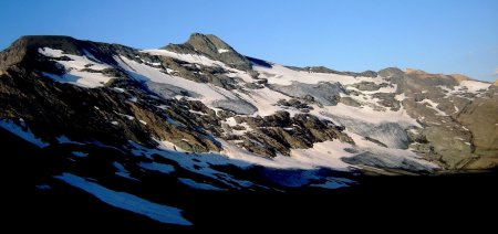 Le Sommet tel qu’on le découvre du Col de Bézin.