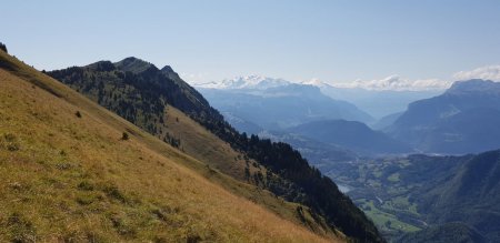 Vue vers la face Sud du Marcelly et Taninges