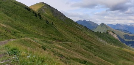 Le sentier traversant la face Sud