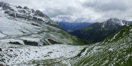 Grande Paréi et Pointe de la Rochette à gauche ; Vanoise au fond au centre ; Pointe de la Combe Bénite à droite.