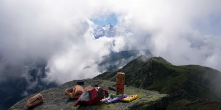 Pause casse-croûte (merci Ash !) ...et une bien maigre vue !