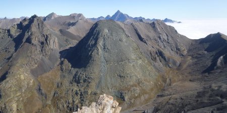 En contrebas, le vallon de Chabrière