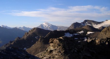 La Pointe de Charbonnel et tout à gauche, l’Ouille d’Arbéron et la Croix Rousse.