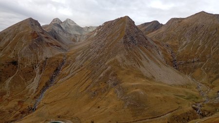 Vue sur la crête des Courtiens et sur les 3 Evêchés