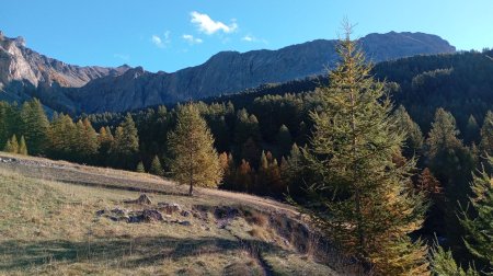 Magnifique barre rocheuse sous l’adroit des Muletiers