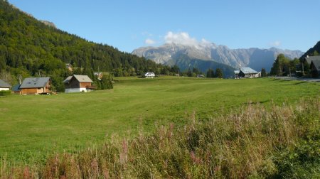 Grand Armet ennuagé, du croisement de la Route de la Cascade, et la D.114 point IGN 1359m.