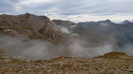 Une brume se lève dans le vallon de Chargès