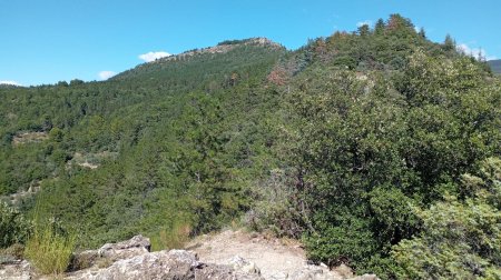 On aperçoit le sommet de Tigne