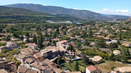 Le village de Volonne en contrebas