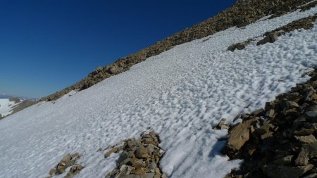 Névés tardifs lors de la descente du Grand Bérard.