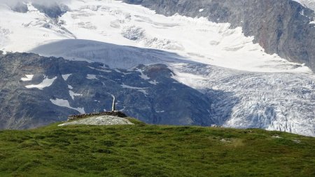 La Vierge admire le glacier.