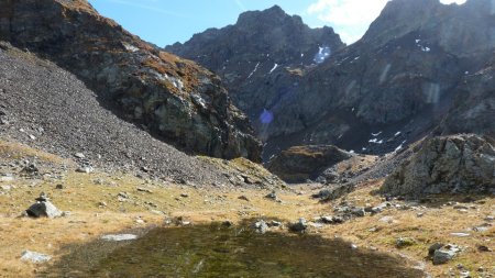 Petit Lac vers 2250m avant de tourner vers la Grande Vaudaine