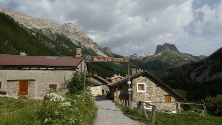 Les Granges de la Vallée Étroite.