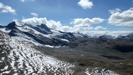 Signal et Pointe de Méan Martin. Glaciers de la Vanoise tout au fond.