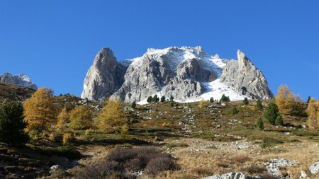 Chandelle du lac Rouge, la Pointe des Béraudes.