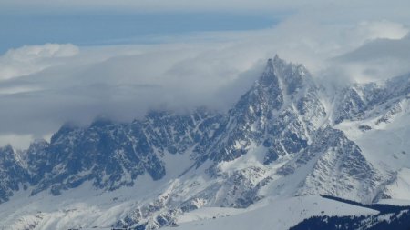 l’Aiguille du midi et les aiguilles de Chamonix.