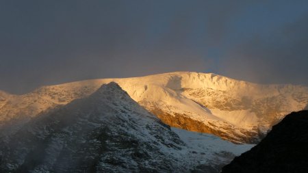 Au petit matin (bien frais), vue sur les glaciers du refuge.