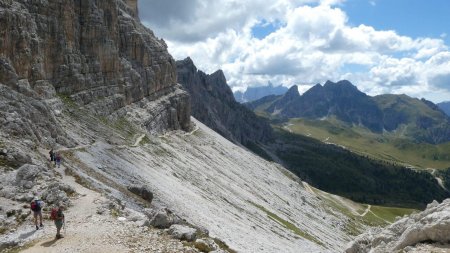 La suite : un joli sentier facile.