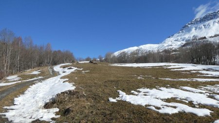 Très peu de neige au départ de la Perrière.