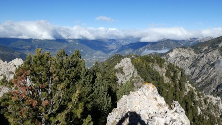 Les Ecrins sous une couverture nuageuse épaisse.