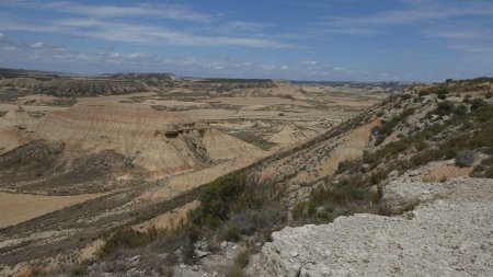 A gauche la cheminée Castildetierra