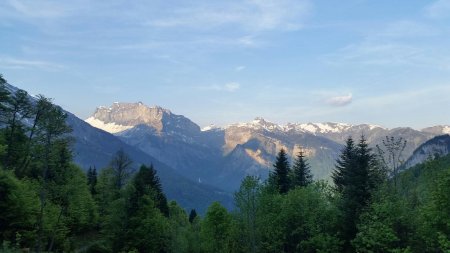 Regard en arrière vers Anterne et Sales