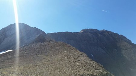 Au départ de l’arête, vue sur le Wildhorn et l’itinéraire