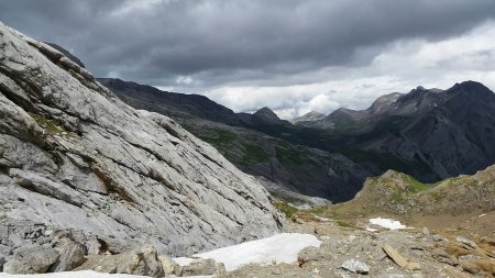 Le vallon des Eaux-Froides et au fond le Plan des Roses