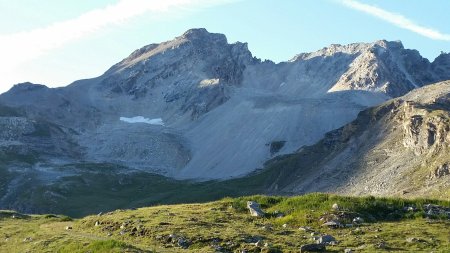 Pointe de Bailletaz et son étrange pierrier de tuf