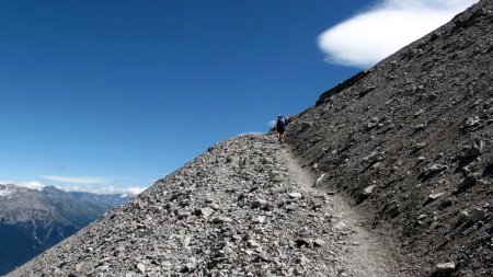 Premiers lacets entre le col et le sommet du Chaberton.