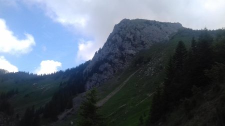 Première vue sur l’arête peu avant d’atteindre le Lac