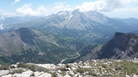 Montagne d’Aurouze et Combe de la Cluse, Pic de Bure visible en fond.