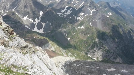 Plongée côté nord-est vers les Grottes de Bellevue.