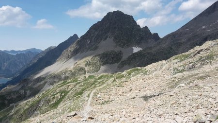 Suite du parcours devant le Pic Araillé (2759m).