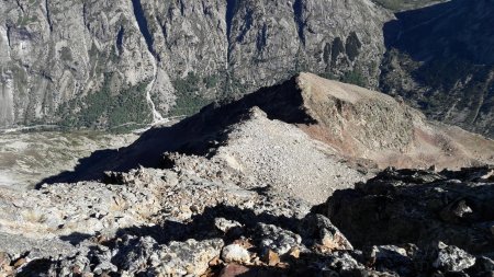 Quand on se retourne le paysage est toujours plus vertigineux (3100m environ)