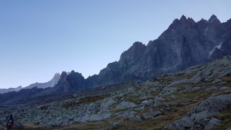 Du plan de l’aiguille vu sur l’objetcif du jour, sur la gauche