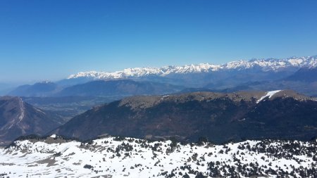 Belledonne, Taillefer, Grandes Rousses, Ecrins. Le Sénépy au centre gauche.