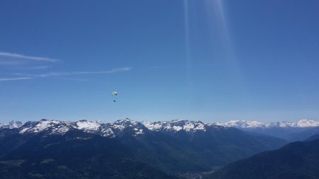 Devant le Beaufortain, le Mont Pourri et la Grande Casse qui dépassent.