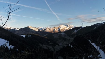 Bain de soleil matinal du Mont Chauffé et des Cornettes de Bise